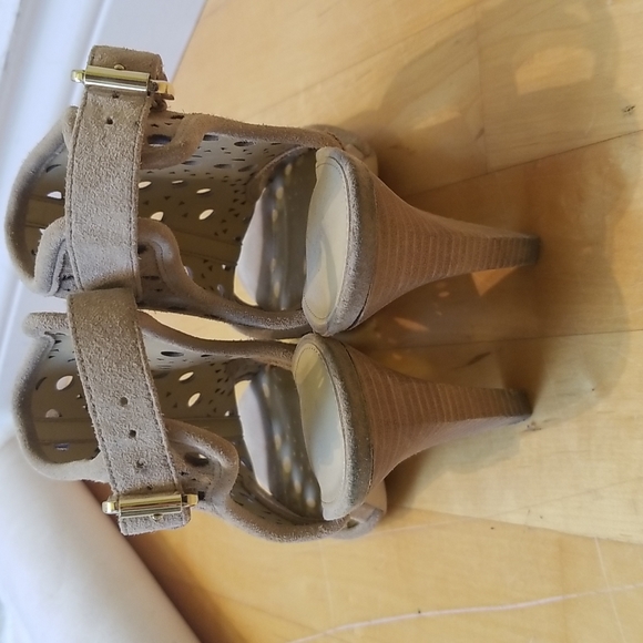 Ivanka Trump Buckle Slingback Peep-Toe Suede Leather Heels Size 7..5 - Picture 4 of 12